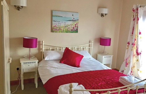Upwood Ski Chalet | Modern yet rustic designed lodge, ideal for families or couples.