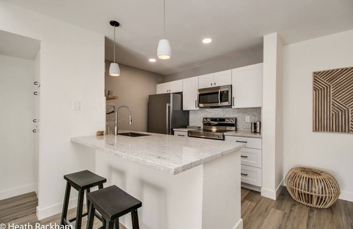 Village Grove Condo | Modern + Zen 3BD Condo with Heated Pool + Amenities