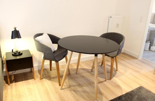 Region Hannover District Apartment | Moderne 1-Zimmer Wohnung mit Terasse, Küche, Bad mit Dusche, TV & WIFI
