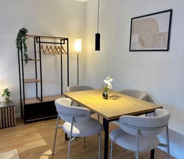 Norderstedt Apartment | Moderne 2-Zimmer-Whg - Nähe Bahnhof mit Balkon und Stellplatz - 2 Smart-TV