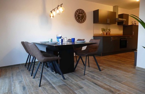 Ramsberg Apartment | Moderne Ferienwohnung mit Voll Ausgestatteter Küche