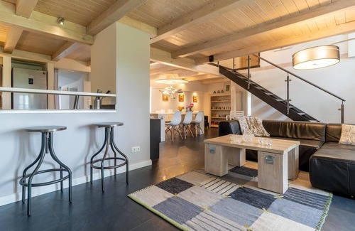 Westerhever House | Moderne Reetdachkate auf Einer Warft Gelegen mit Sauna für 6 Personen