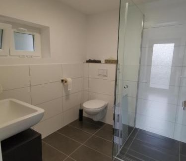 Remscheid Apartment | Moderne Wohnung mit Terrasse und eigenem Zugang.