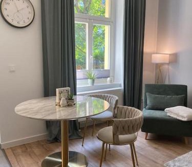 Strehlen Apartment | Modernes City-Apartment mit großer Terrasse