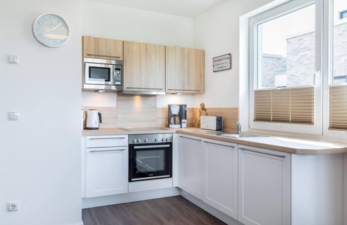 Boltenhagen Apartment | Modernes, Strandnahes Apartment für Zwei mit Sonnigem Balkon und Blick ins Grüne - Aparthotel