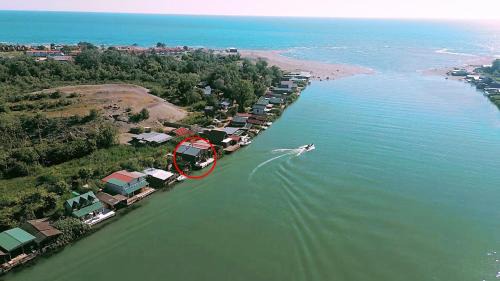 Ulcinj House | modernes Holzhaus, Cabin, auf dem Fluss, wenige Meter zum Meer