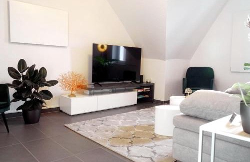 Troisdorf Apartment | Modernes, zentrales Apartment in Troisdorf, Region Köln Bonn, 3 Etage, maximal für 4 Personen, Parkplatz & Netflix inklusive