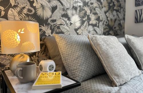 Wigan Apartment | Modernised central Wigan townhouse sleeps up to 6