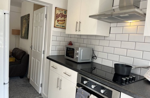 Wigan House | Modernised Central Wigan Townhouse Sleeps up to 6