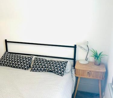 Hastings Apartment | Modernised cottage Sleeps Six