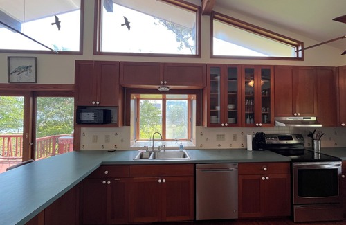 Morehead City House | Modernist Waterfront House near Historic Beaufort. Relax on the North River!