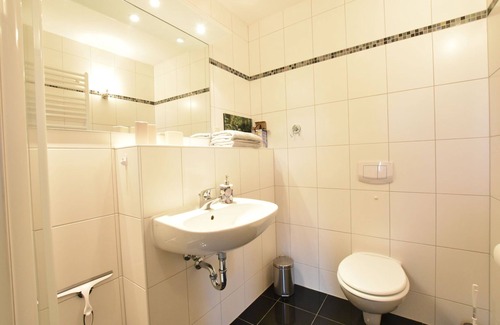 Stellshagen Apartment | Modernistic Apartment in Stellshagen with Garden