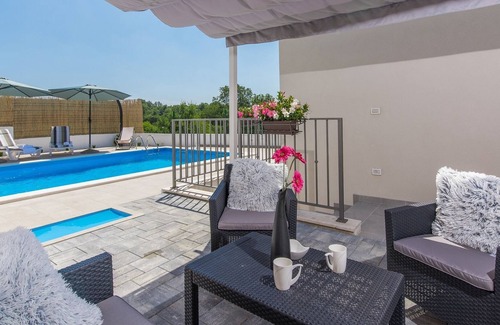 Matohanci Cottage | Modernly equipped holiday house near Rovinj with private pool for 6 people