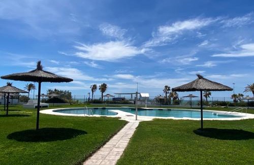 Chiclana de la Frontera Apartment | Moderno Apartamento Primera Línea Playa de La Barrosa by ChiclanaDreams