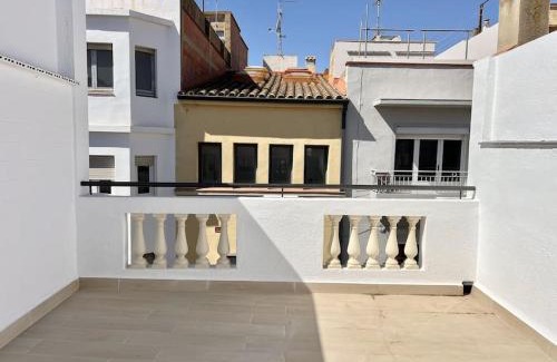 Roses Town Center Apartment | Moderno apartamento con terraza en la azotea