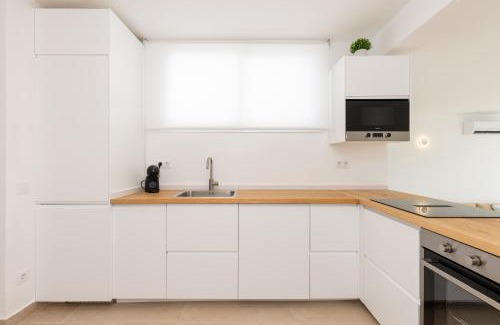 Coves Noves Apartment | Moderno apartamento totalmente reformado con vistas al mar