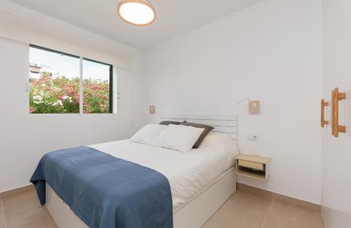 Coves Noves Apartment | Moderno apartamento totalmente reformado con vistas al mar