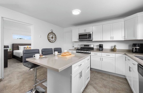 Koyari Villa | ModernPrivatePoolQuiet3BR2BA Eagle/Palm Beach