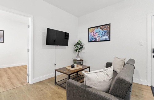 Ybor City Apartment | Modish 1BR Apartment in Cigar City with Parking