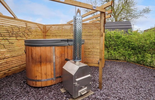 Denbigh Cottage | MOEL FAMAU, romantic, country holiday cottage in Denbigh