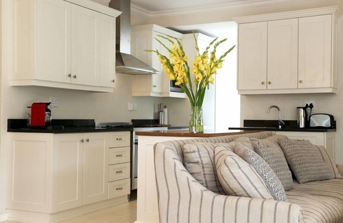 Hermanus House | Moffat street gem in Eastcliff, Hermanus