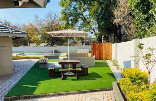 Emalahleni House | Mogoma Guesthouse