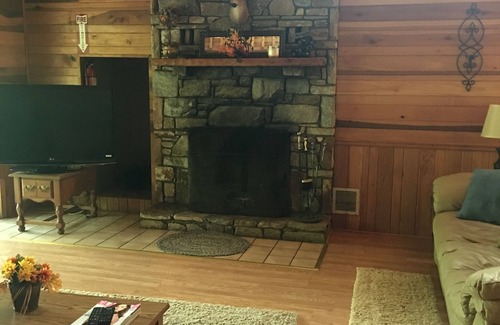 Chimney Rock Cabin | Mohican Cabin Quaint and Relaxing Getaway Hot Tub