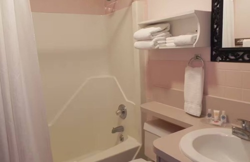 Lake George Resort | Mohican Resort Motel - 2 Bedroom Efficiency