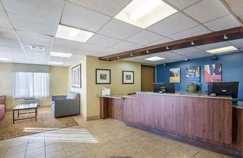 Quad Cities Hotel | Moline Bell
