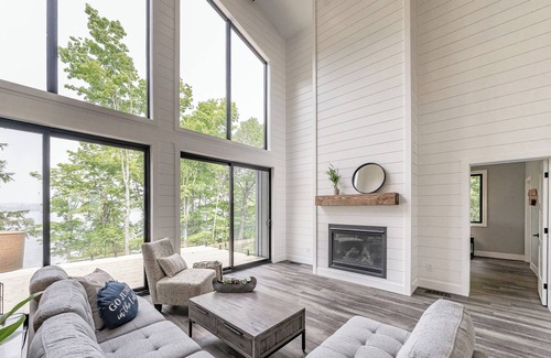 Utterson Cottage | Molly's Vineyard - 4 Season Muskoka Cottage on Three Mile Lake