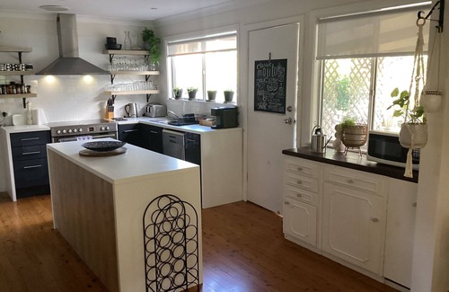 Mollymook Beach House | Mollybeen, Fantastic location. 5 min flat walk to beach, shops & Mollymook Bowlo