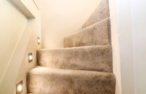 Burford Cottage | MOLLYS COTTAGE, pet friendly, character holiday cottage in Burford