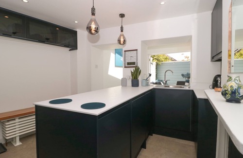 Dorchester Cottage | MOLLYS COTTAGE, pet friendly, character holiday cottage in Dorchester