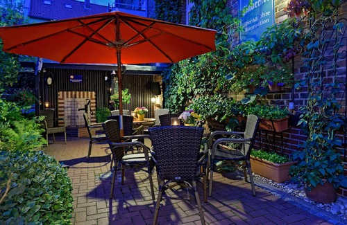 Oststadt/Stadtfeld Bed & Breakfast | Moltkestrasse 89 double room with "garden view"