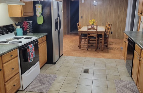 Salem House | Mom's Den, Country Living Rentals- Highland, LLC