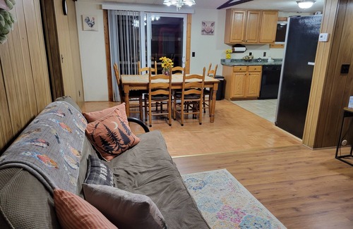Salem House | Mom's Den, Country Living Rentals- Highland, LLC