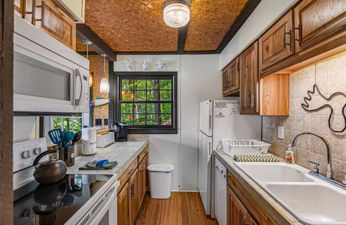 Cullowhee Cabin | Mom's Place-Cozy Cabin On Lake Glenville-Lake Access from many easy locations