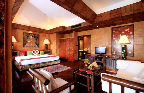 Kata Hotel | Mom Tri's Villa Royale