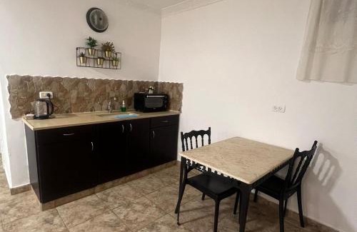 Neve Zohar Apartment | Moment in the desert by Loren village