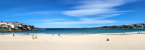 North Bondi Apartment | Moments to famous Bondi Beach