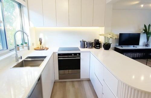 North Bondi Apartment | Moments to famous Bondi Beach