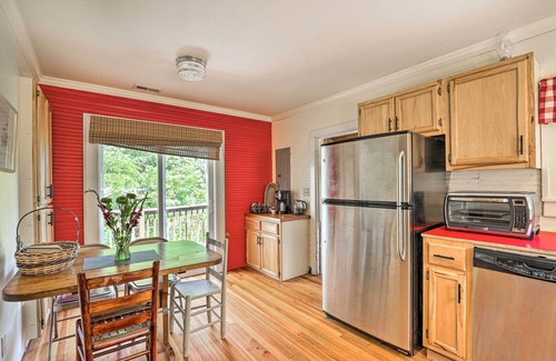 Arden Cottage | 'Momma Rhodes' Cozy Home Near Blue Ridge Pkwy