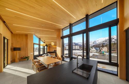 Hakuba Ski Chalet | MOMO HAKUBA by Jade Group