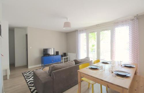 Yves Farge - Le Fleuve Apartment | Mon Appart A GERLAND IV