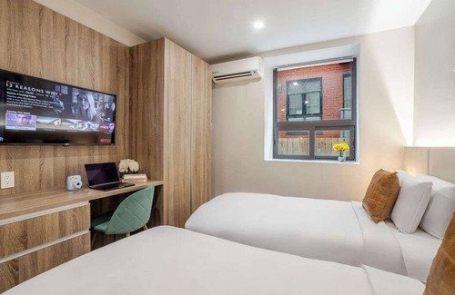 Gay Village Hotel | Monaco Twin – Central MTL Stay | YG3