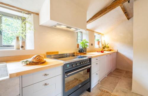 Aldborough House | Monarc House - Sleeps 2 by Big Skies Estates