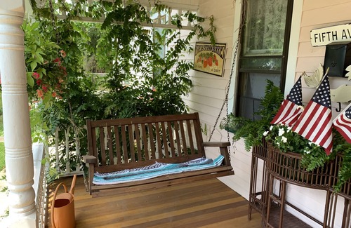West Cape May House | Monarch Season! Pet friendly ,nWedding Party Accommodation Fall 2025