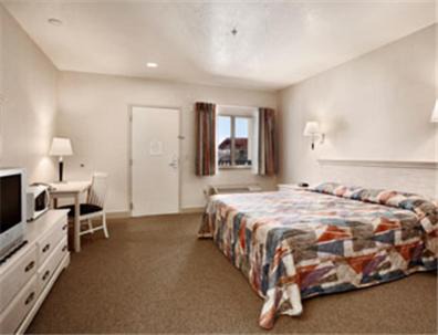 Marina Hotel | Monarch Valley Inn Marina at Monterey Bay