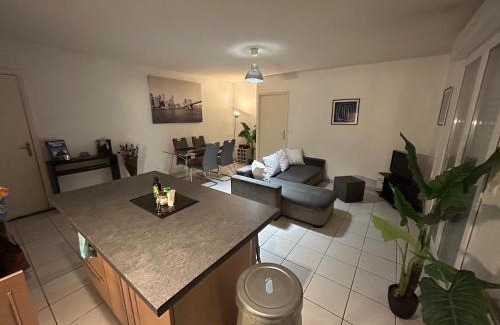 La Bocca Nord Apartment | Mondello Hotellerie&Consultant : Appartement de standing 47m2 avec piscine Cannes