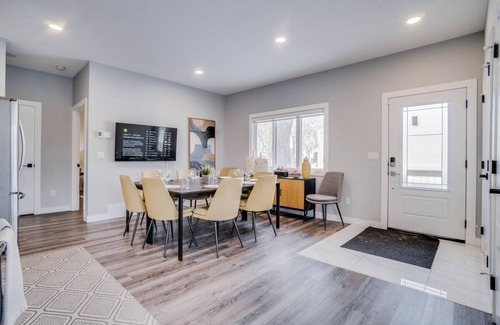 North Central Edmonton House | Monica - Large 4 BR 4B Home in Central Location!